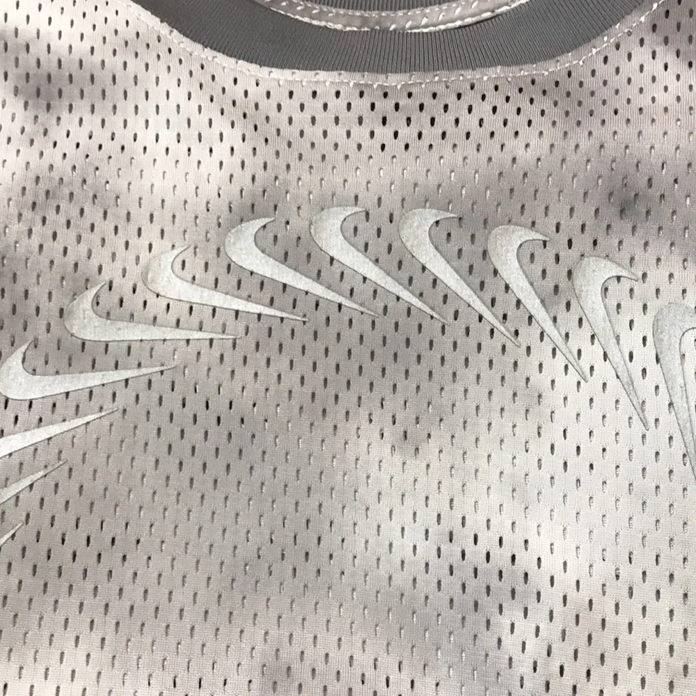 NWOT NIKE Plus Size Gray & Silver SPORTS Top with Silver Swoosh Size 1X - Picture 7 of 9